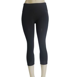 Fabletics Leggings Womens Extra Small Black High Rise Mesh Panel Capri Yoga Gym